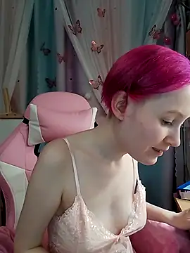 Snapshot of Fuzzy_Unicorn chatting on 11-25-25, 07:36 Fuzzy Unicorn online show from 11-25-25, 07:36