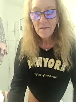 Snapshot of HotWifeLyn68 chatting on 12-03-25, 02:37 HotWifeLyn68 online show from 12-03-25, 02:37