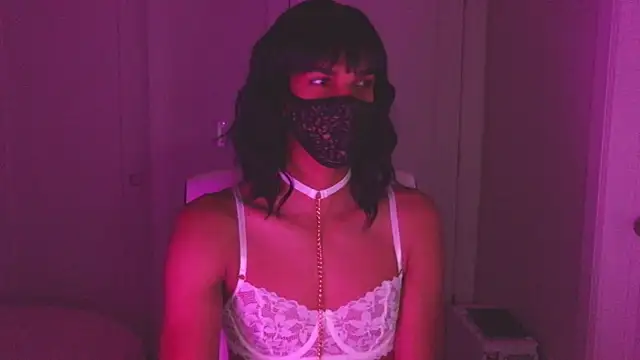 Snapshot of zoe_good_girl chatting on 11-18-25, 01:44 zoe good girl online show from 11-18-25, 01:44