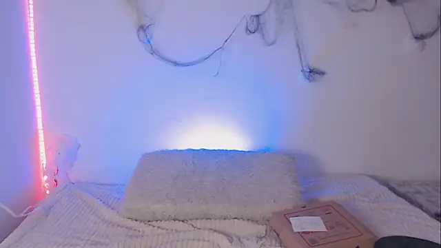 Lia  1 online show from 10-18-25, 08:42