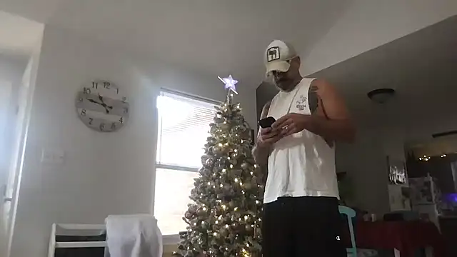 Snapshot of tattedNitalian chatting on 12-05-25, 04:47 tattedNitalian online show from 12-05-25, 04:47