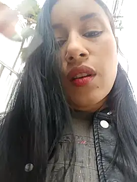Snapshot of Billie_Eilish chatting on 10-08-25, 06:49 Billie Eilish online show from 10-08-25, 06:49