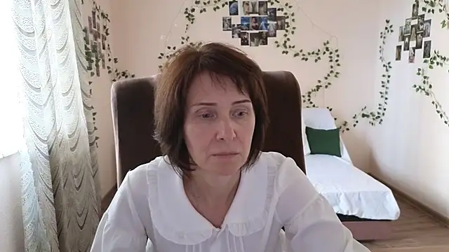 Snapshot of Lia_Tito chatting on 09-19-25, 12:17 Lia Tito online show from 09-19-25, 12:17