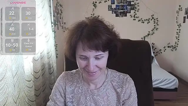 Snapshot of Lia_Tito chatting on 10-24-25, 06:32 Lia Tito online show from 10-24-25, 06:32