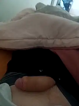 Snapshot of berto_acierto98 chatting on 11-23-25, 01:22 berto acierto98 online show from 11-23-25, 01:22