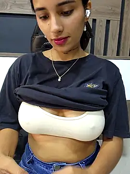 Lorena Mcfly online show from 09-15-25, 01:22