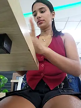 Lorena Mcfly online show from 09-19-25, 01:45