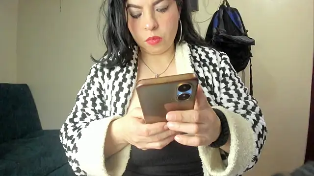 Snapshot of angela_suaza chatting on 10-12-25, 01:37 angela suaza online show from 10-12-25, 01:37