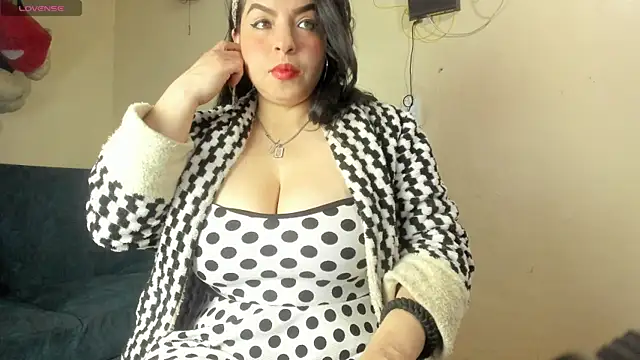 Snapshot of angela_suaza chatting on 10-15-25, 02:01 angela suaza online show from 10-15-25, 02:01
