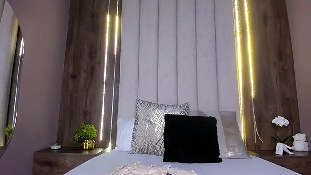 LucySalvatore  online show from 09-12-25, 08:25