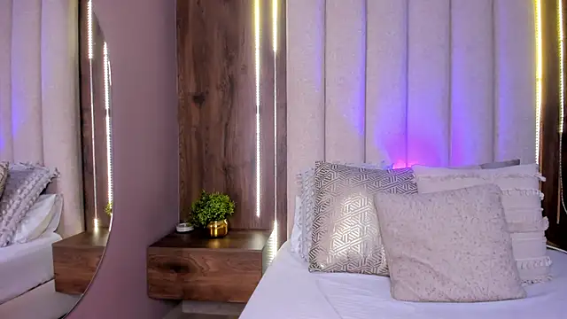 LucySalvatore  online show from 10-01-25, 02:34