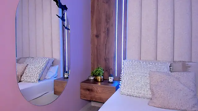 LucySalvatore  online show from 10-20-25, 11:49