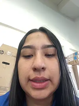 Snapshot of BELLAALEJA chatting on 04-22-26, 01:23 BELLAALEJA online show from 04-22-26, 01:23