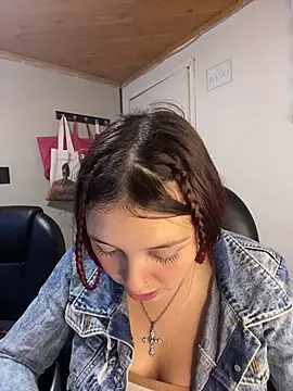 Karen18 boobs online show from 04-25-26, 03:42