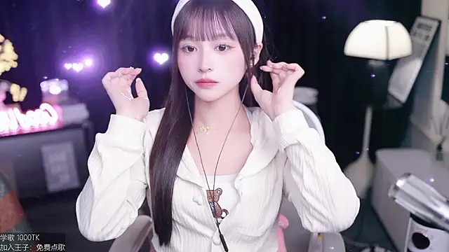 Snapshot of coward_by chatting on 11-19-25, 10:37 coward by online show from 11-19-25, 10:37