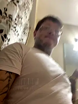 Snapshot of Bwcgoonie chatting on 09-27-25, 12:32 Bwcgoonie online show from 09-27-25, 12:32