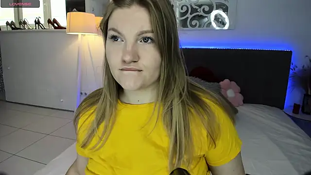 Snapshot of AshleyJoness chatting on 09-17-25, 04:47 AshleyJoness online show from 09-17-25, 04:47