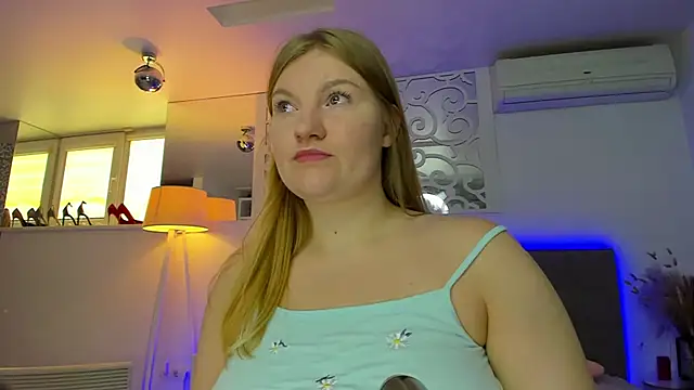 Snapshot of AshleyJoness chatting on 10-08-25, 05:05 AshleyJoness online show from 10-08-25, 05:05