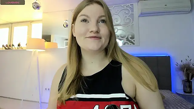 Snapshot of AshleyJoness chatting on 10-19-25, 04:57 AshleyJoness online show from 10-19-25, 04:57