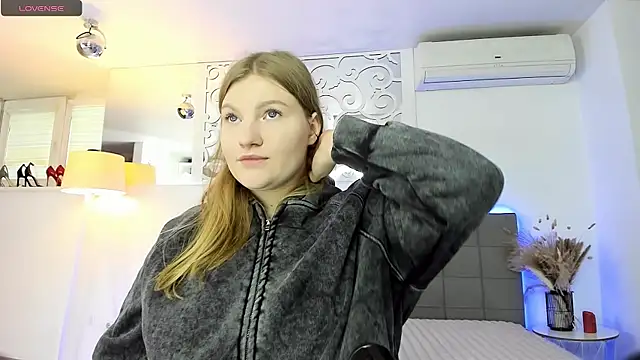 Snapshot of AshleyJoness chatting on 10-27-25, 06:17 AshleyJoness online show from 10-27-25, 06:17