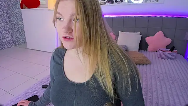 Snapshot of AshleyJoness chatting on 12-04-25, 06:01 AshleyJoness online show from 12-04-25, 06:01