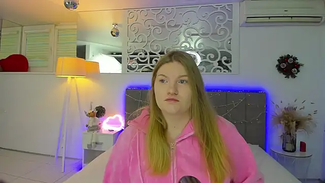 Snapshot of AshleyJoness chatting on 12-17-25, 06:19 AshleyJoness online show from 12-17-25, 06:19