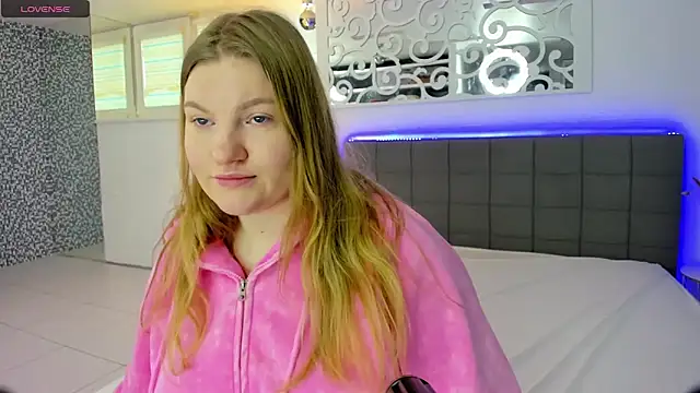 Snapshot of AshleyJoness chatting on 01-18-26, 06:39 AshleyJoness online show from 01-18-26, 06:39