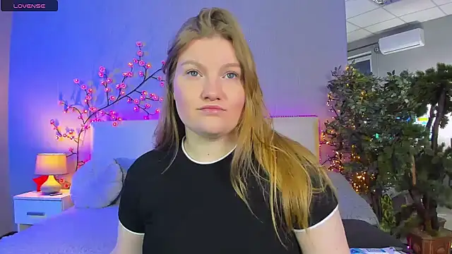 Snapshot of AshleyJoness chatting on 05-18-26, 05:02 AshleyJoness online show from 05-18-26, 05:02