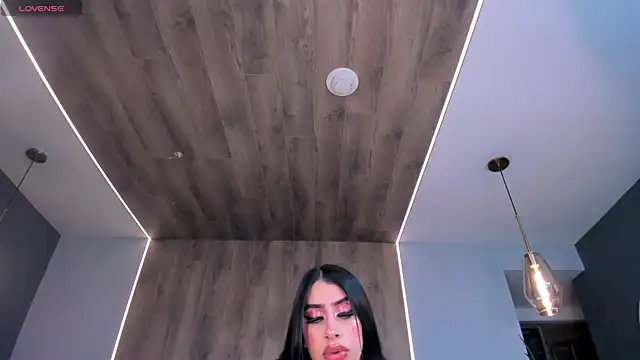 LeahLombardi  online show from 10-10-25, 04:00