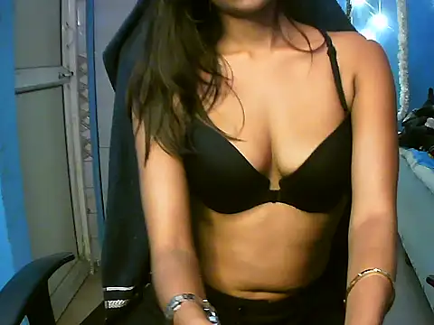 Snapshot of RENUKA_RAJPUT chatting on 11-26-25, 06:53 RENUKA RAJPUT online show from 11-26-25, 06:53