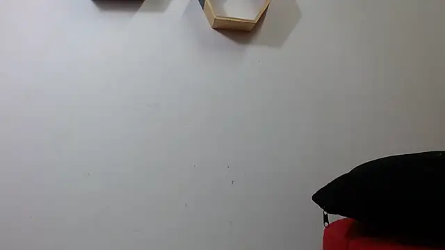 lola warner online show from 10-20-25, 05:19