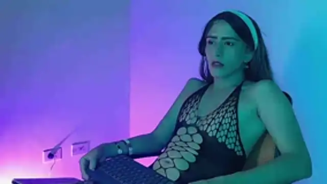 everly monroe online show from 10-22-25, 01:50