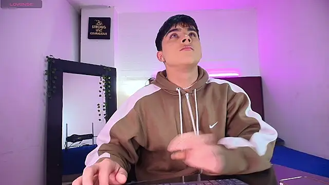 Lucass love online show from 09-28-25, 01:49