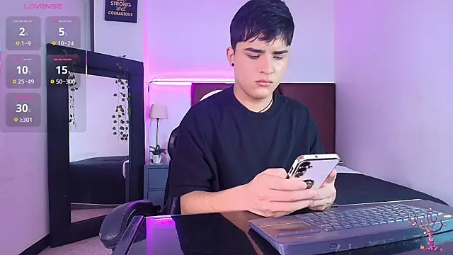 Lucass love online show from 10-18-25, 04:52