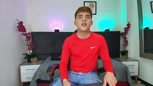 Lucass love online show from 06-13-26, 05:22