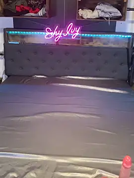 Shy Ivy online show from 10-07-25, 08:50