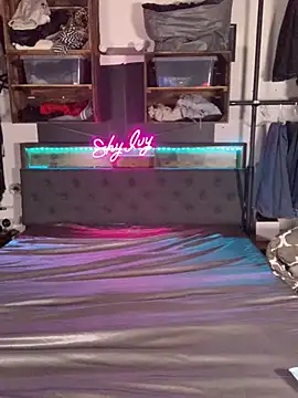 Shy Ivy online show from 10-13-25, 09:48