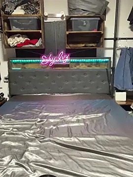 Shy Ivy online show from 10-17-25, 09:06