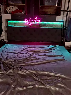 Shy Ivy online show from 10-19-25, 08:09