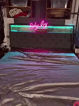 Shy Ivy online show from 10-20-25, 08:20