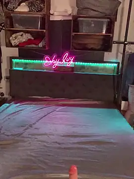 Shy Ivy online show from 10-21-25, 07:47