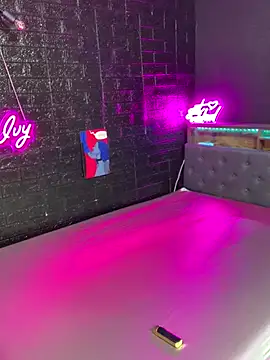 Shy Ivy online show from 11-02-25, 09:39