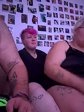 Snapshot of mrandmrsdarkside chatting on 10-10-25, 08:52 mrandmrsdarkside online show from 10-10-25, 08:52