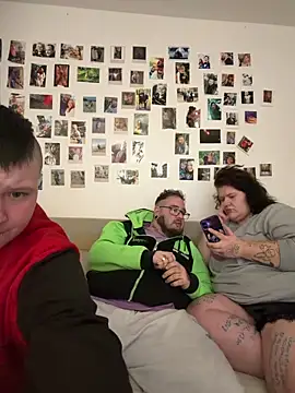 Snapshot of mrandmrsdarkside chatting on 12-02-25, 08:26 mrandmrsdarkside online show from 12-02-25, 08:26