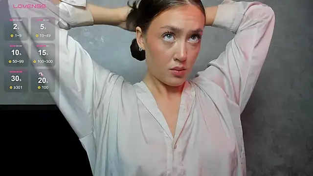 Snapshot of SaraMoren0 chatting on 09-18-25, 01:46 SaraMoren0 online show from 09-18-25, 01:46