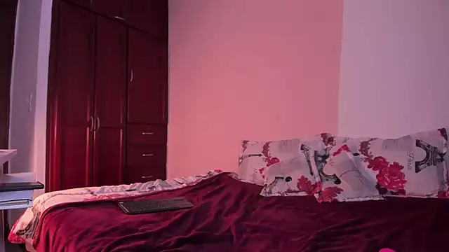 Pariss Gold online show from 09-18-25, 05:53