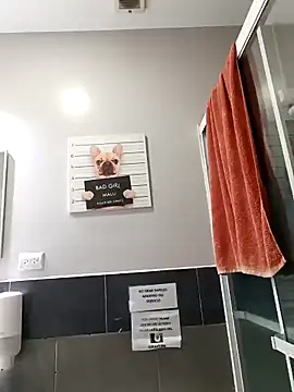 Snapshot of elbbxxx1999 chatting on 09-14-25, 01:43 elbbxxx1999 online show from 09-14-25, 01:43