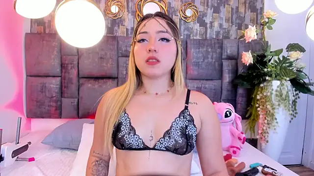 Snapshot of PatyLawrence chatting on 11-16-25, 01:55 PatyLawrence online show from 11-16-25, 01:55