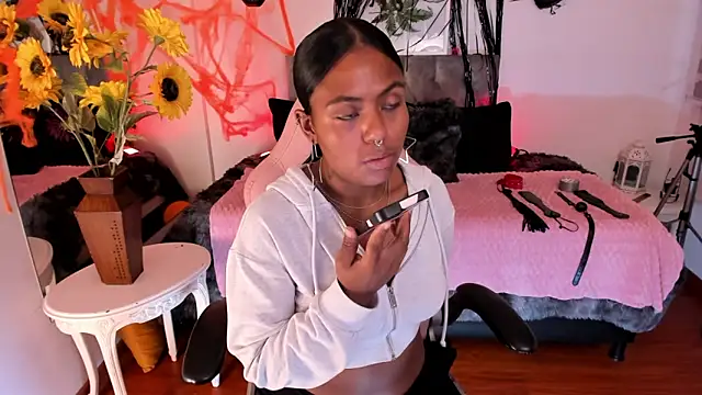 Lucie Harper online show from 10-22-25, 08:08