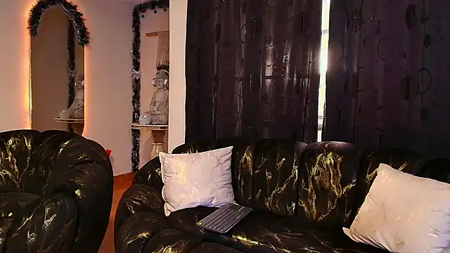 Snapshot of Sophie_Janner chatting on 11-13-25, 09:14 Sophie Janner online show from 11-13-25, 09:14